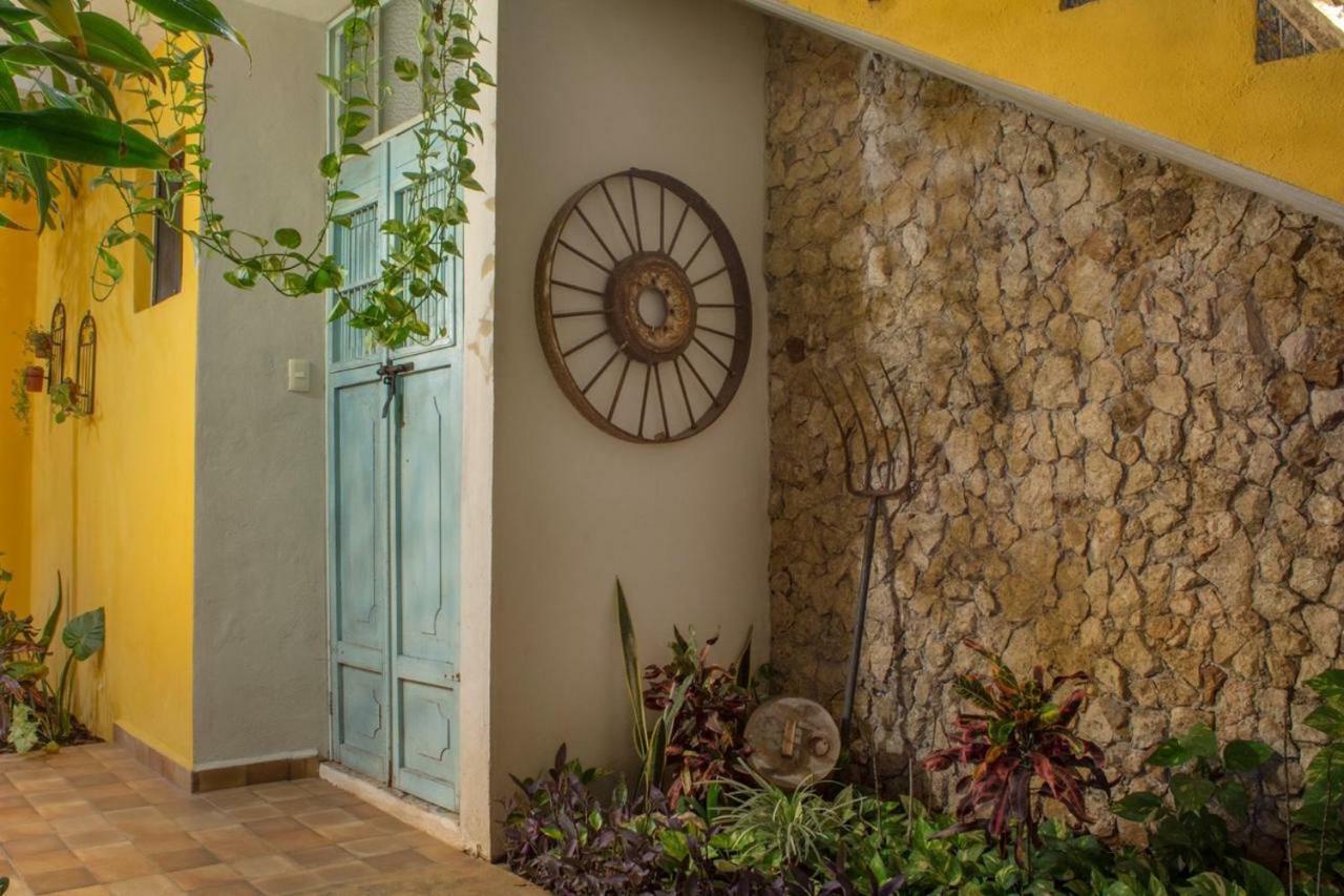 Hotel Boutique Casa Flor De Mayo Мерида Экстерьер фото